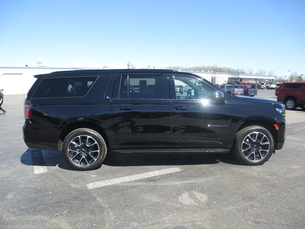 Used 2023 Chevrolet Suburban RST w/ Luxury Package image 5