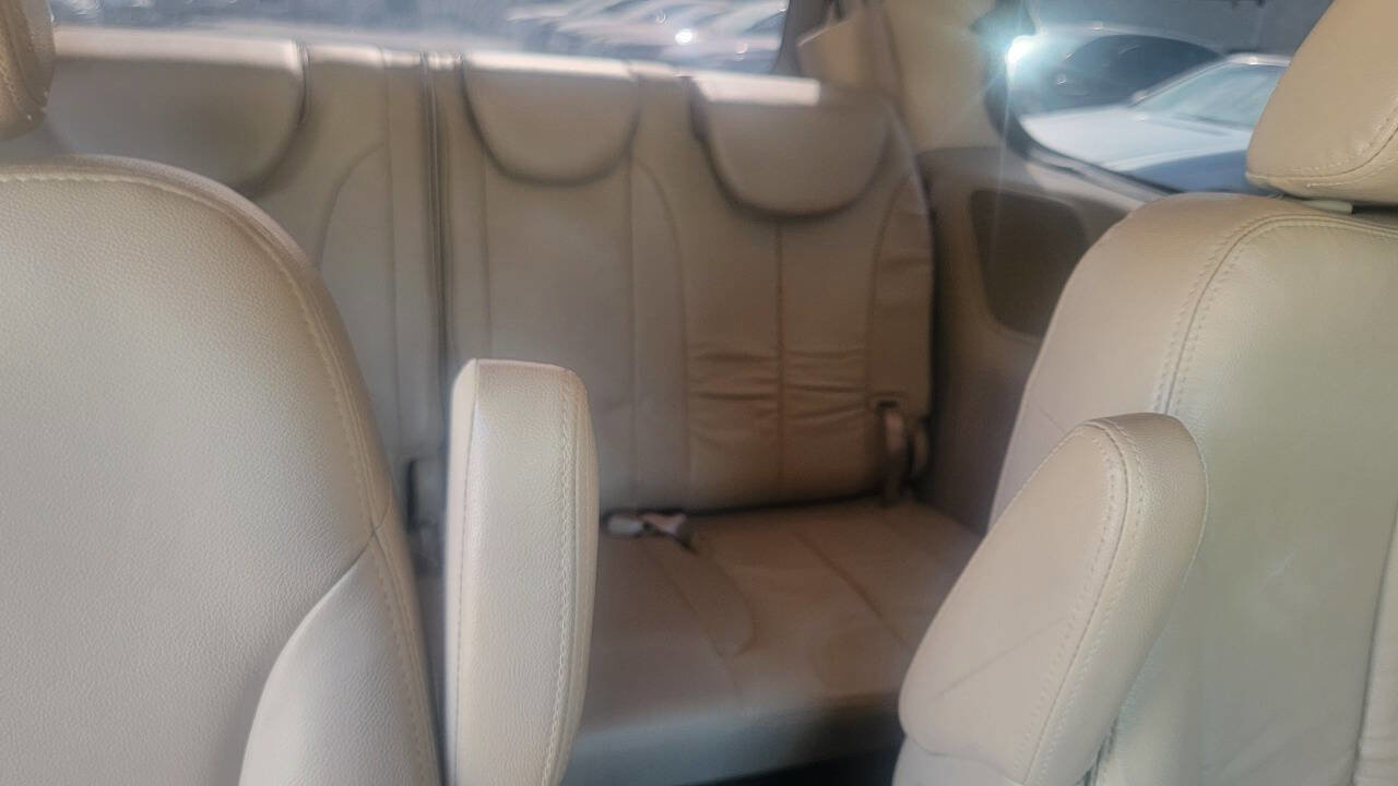 Used 2012 Kia Sedona EX w/ Luxury Pkg image 26