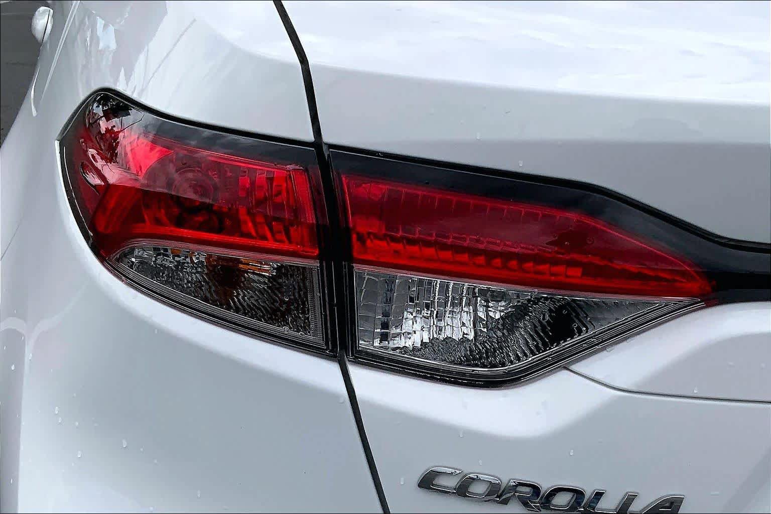Used 2021 Toyota Corolla LE FWD image 28