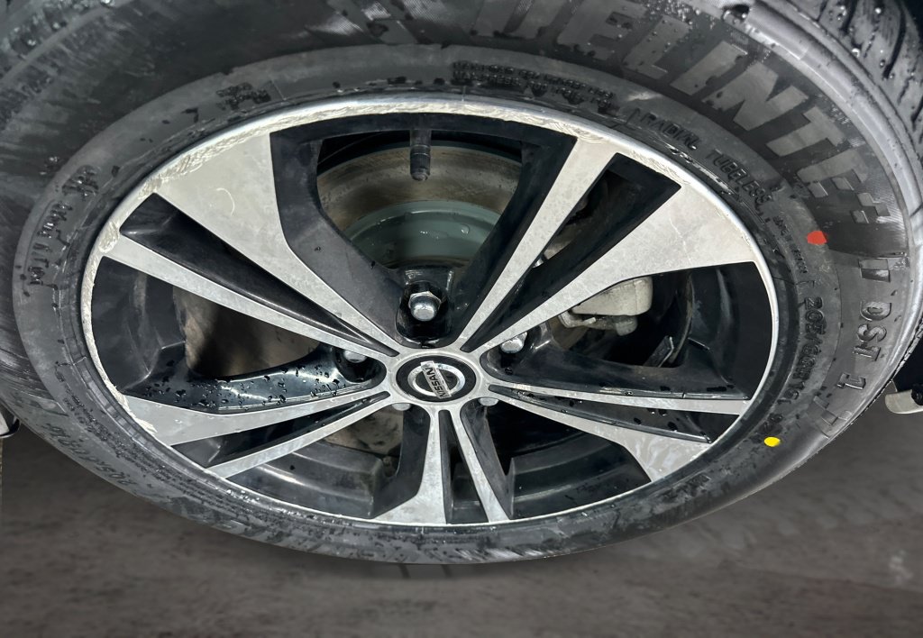 Used 2022 Nissan Sentra SV FWD image 19