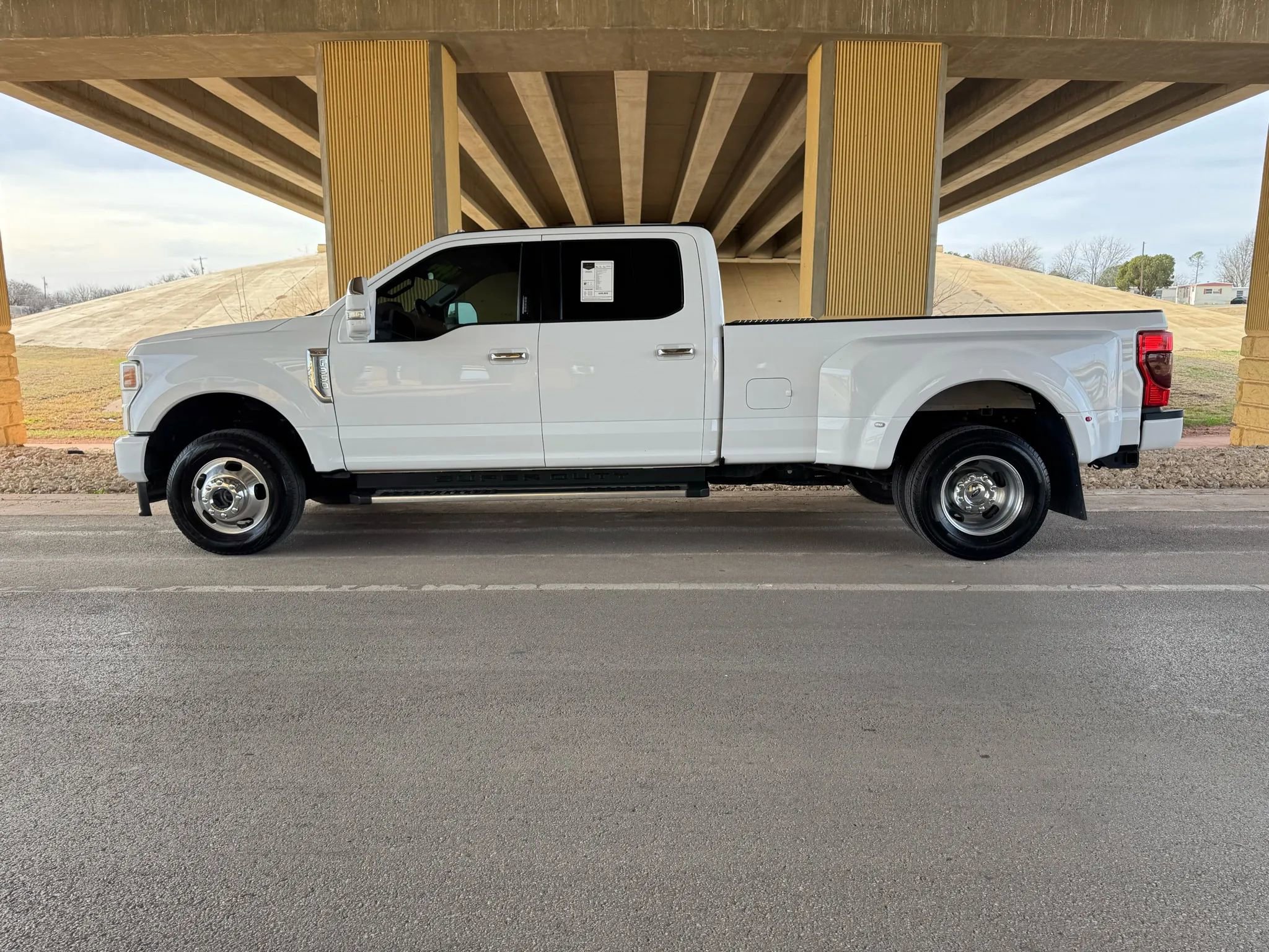 Used 2022 Ford F350 XLT w/ XLT Premium Package image 6