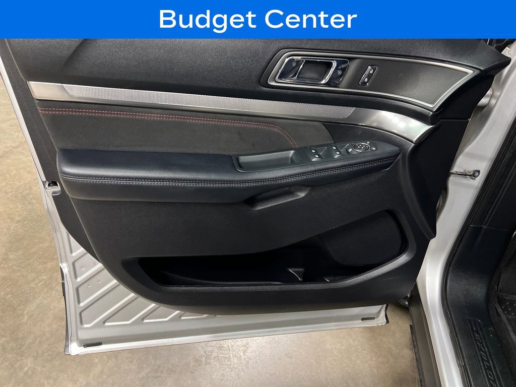 Used 2018 Ford Explorer XLT w/ Equipment Group 202A image 15