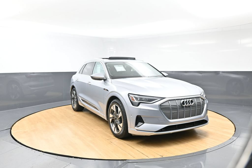 Used 2022 Audi e-tron Premium Plus w/ Premium Plus Package AWD/4WD image 3