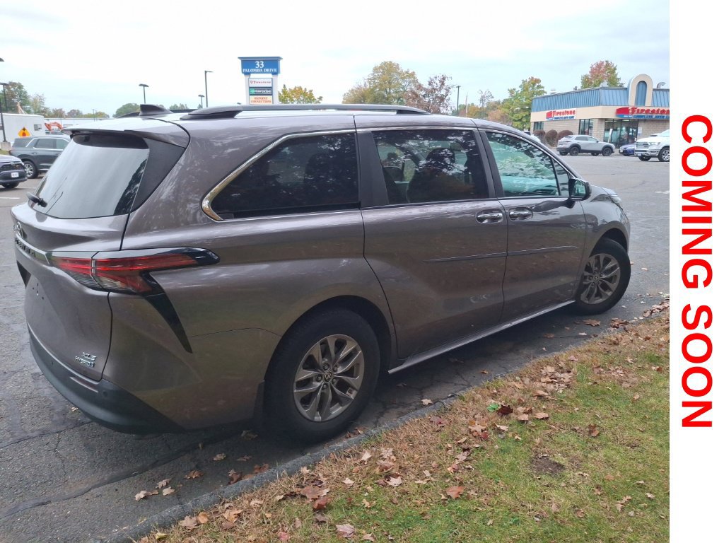 Used 2022 Toyota Sienna XLE FWD image 5