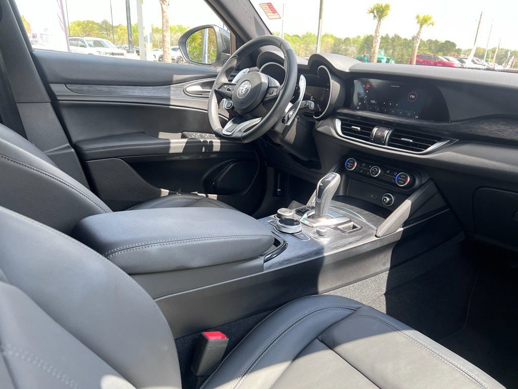 Used 2024 Alfa Romeo Stelvio Sprint image 9