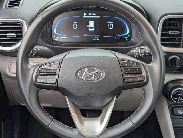 Used 2025 Hyundai Venue SEL FWD image 11