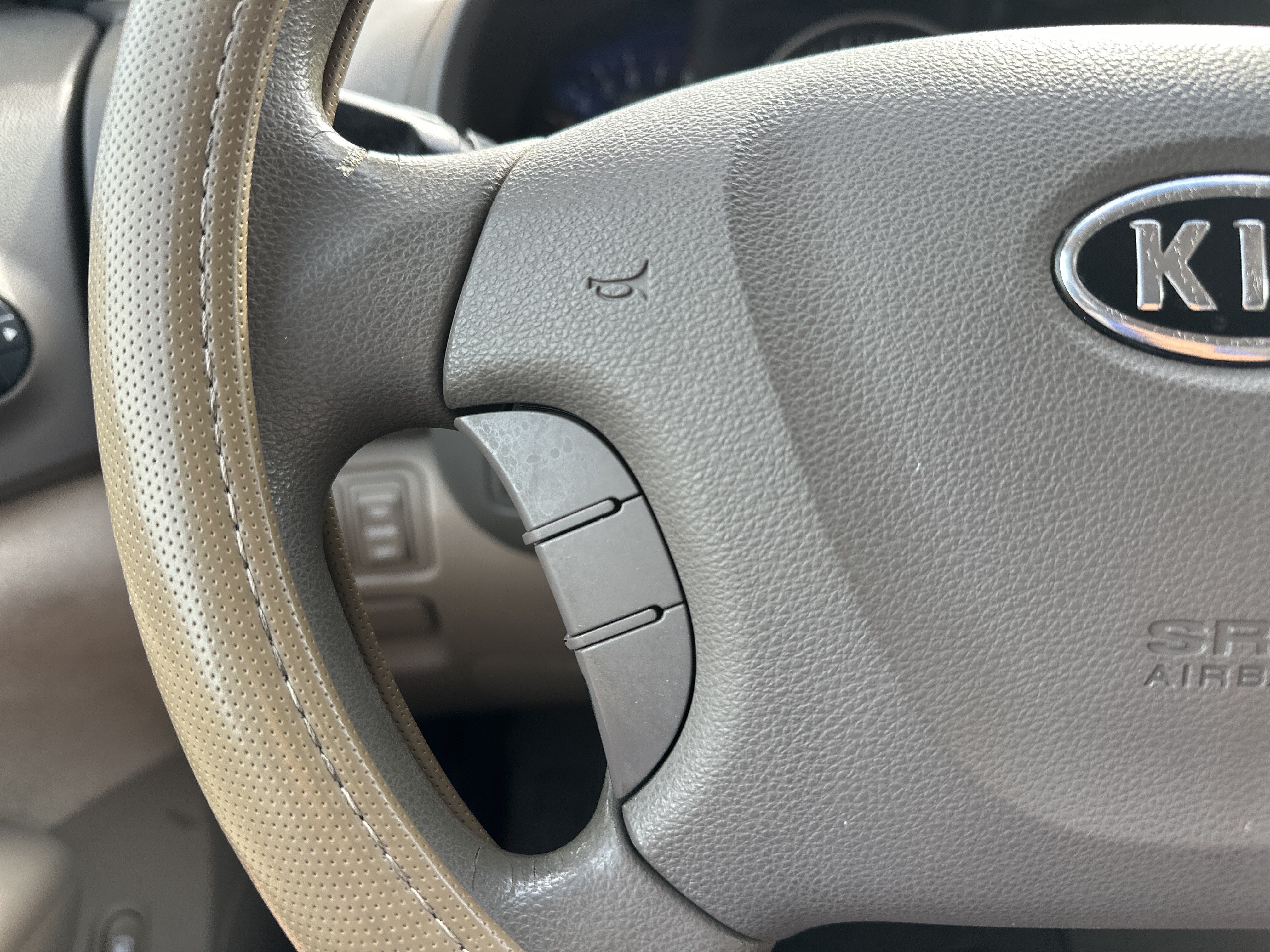 Used 2008 Kia Sedona LX FWD image 20