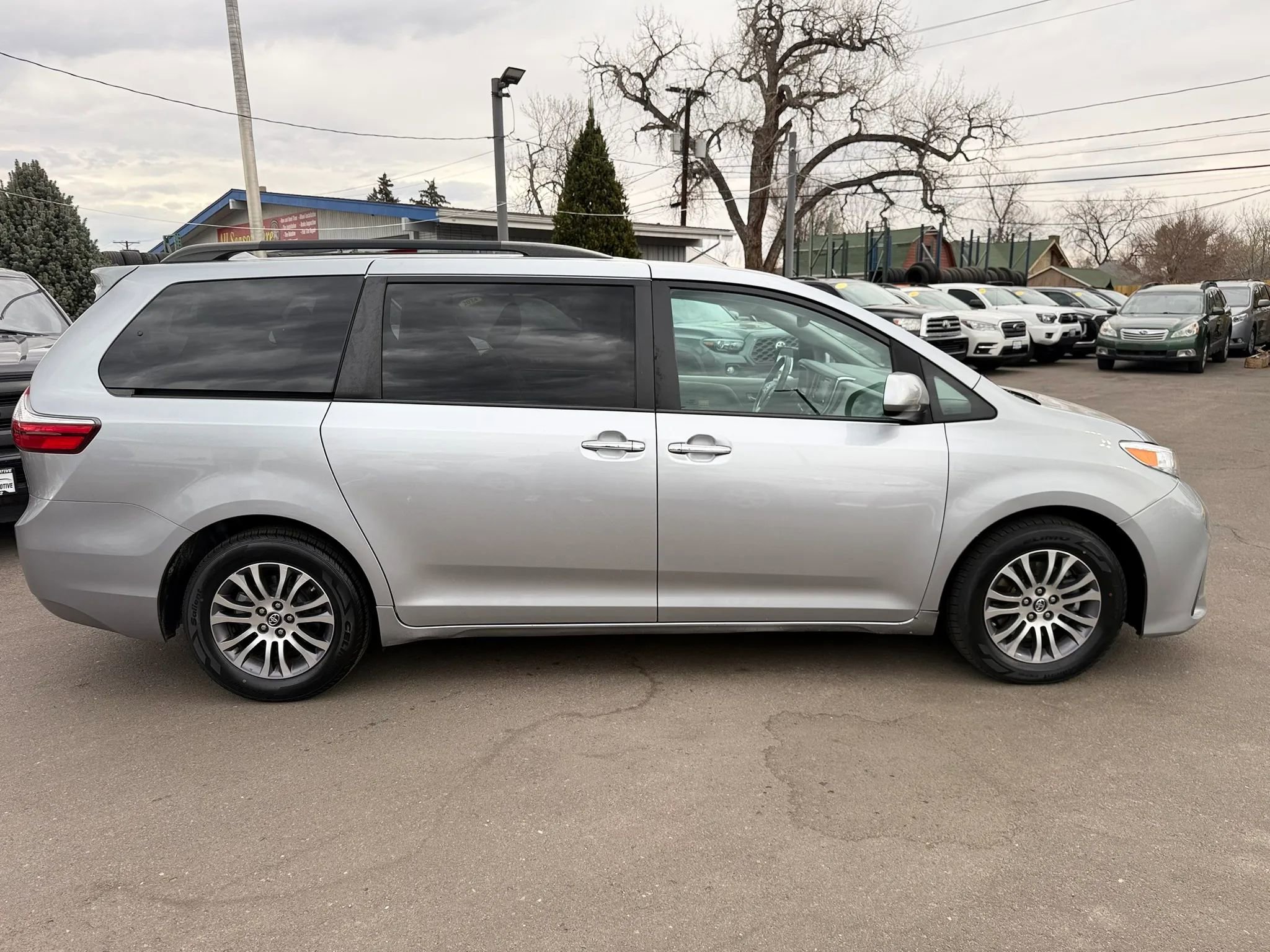 Used 2018 Toyota Sienna XLE w/ XLE Navigation Package FWD image 10