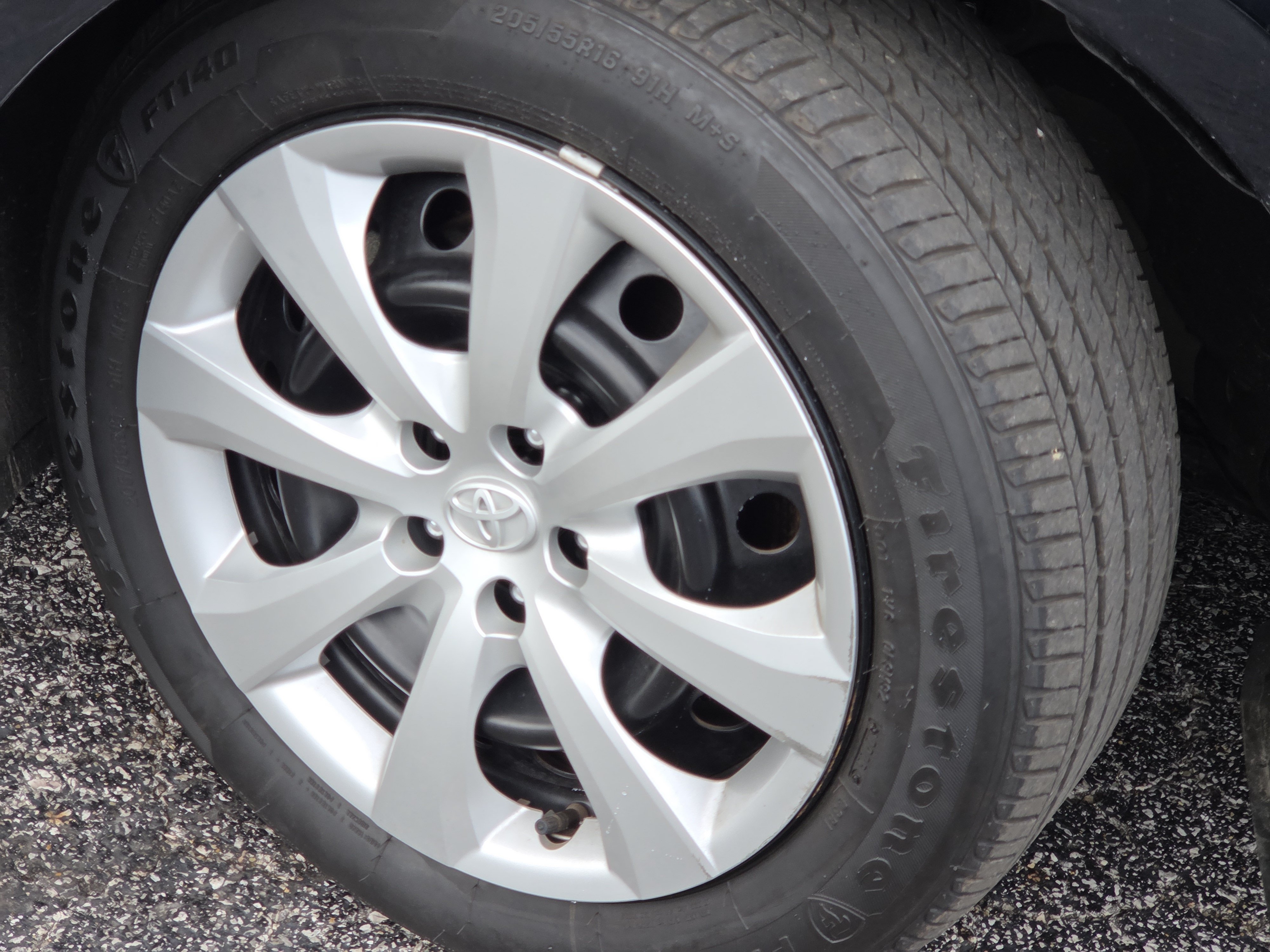 Used 2025 Toyota Corolla LE FWD image 3