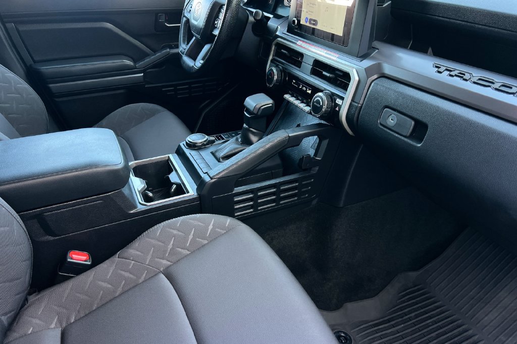 Certified 2025 Toyota Tacoma SR5 AWD/4WD image 19