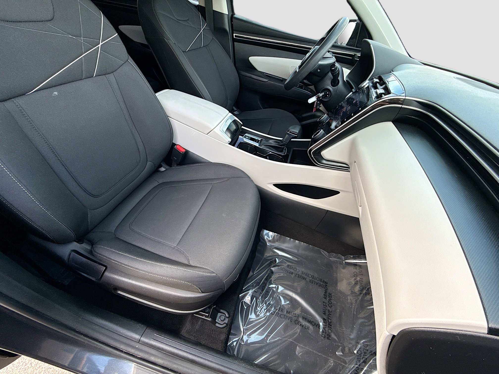 Used 2022 Hyundai Tucson SE image 13