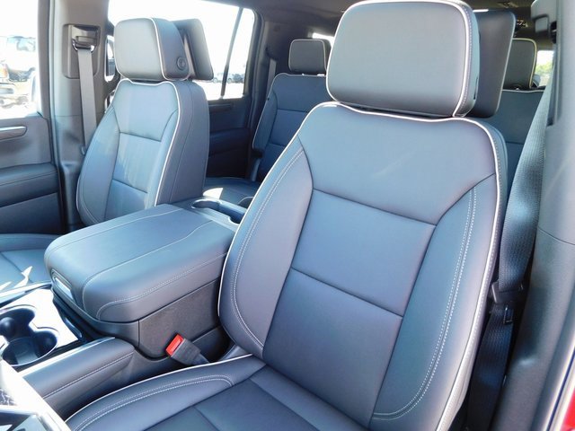 New 2025 Chevrolet Suburban Premier image 17