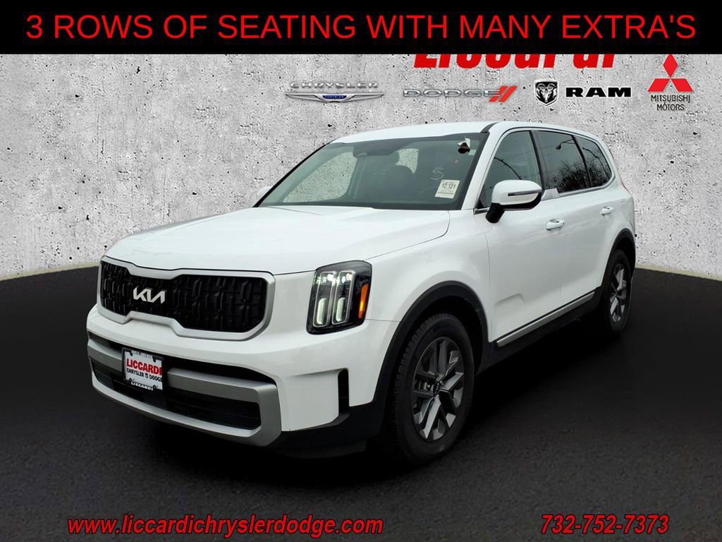 Used 2023 Kia Telluride LX AWD/4WD image 3