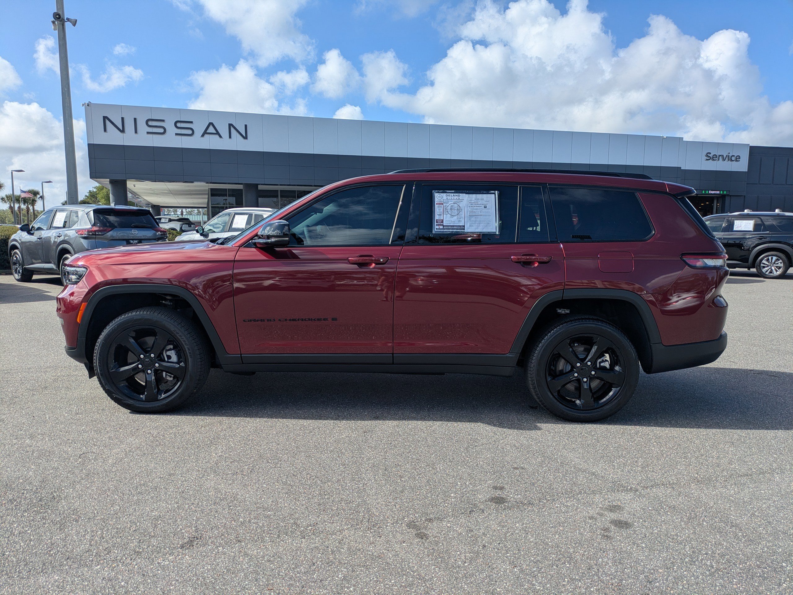 Used 2025 Jeep Grand Cherokee L Limited w/ Black Appearance Package AWD/4WD image 7
