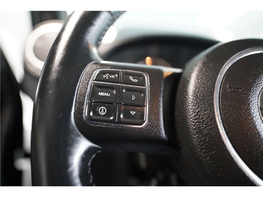 Used 2015 Jeep Wrangler Unlimited Rubicon w/ Connectivity Group image 21