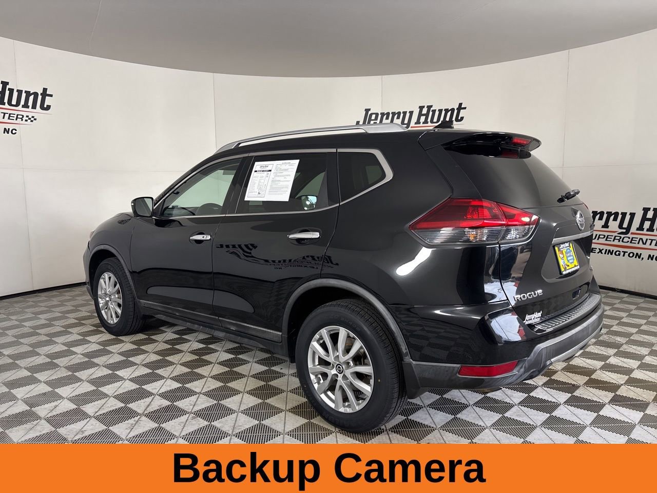 Used 2018 Nissan Rogue SV w/ Premium Package image 8