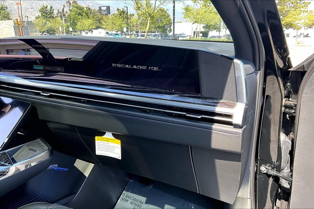 New 2026 Cadillac Escalade IQL Luxury w/ LPO, Floor Liner Package AWD/4WD image 31