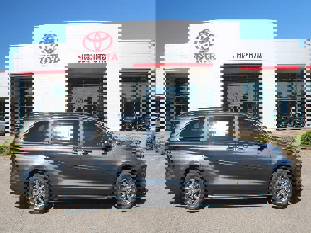 Used 2025 Toyota Sienna LE image 21