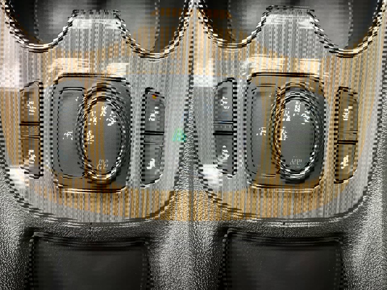 Certified 2023 GMC Acadia SLE w/ Driver Convenience Package image 18