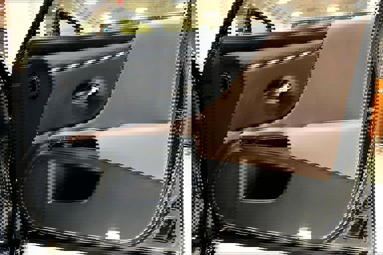 Used 2024 Lexus ES 350 w/ Premium Package image 21