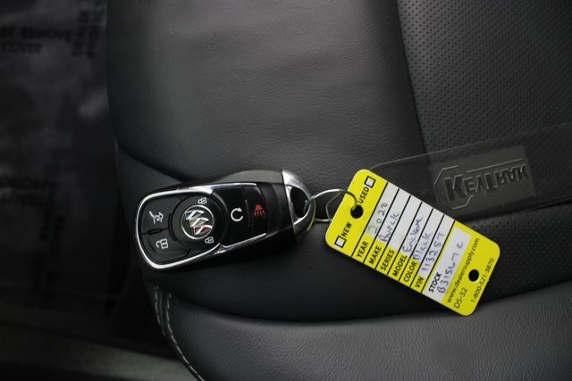 Used 2020 Buick Enclave Essence w/ LPO, Luxury Package image 7