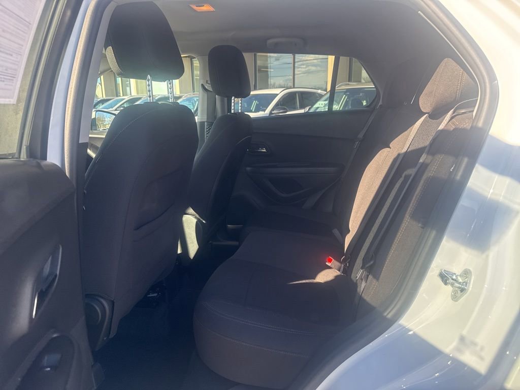 Used 2020 Chevrolet Trax LS w/ Tint and Cruise Package AWD/4WD image 17