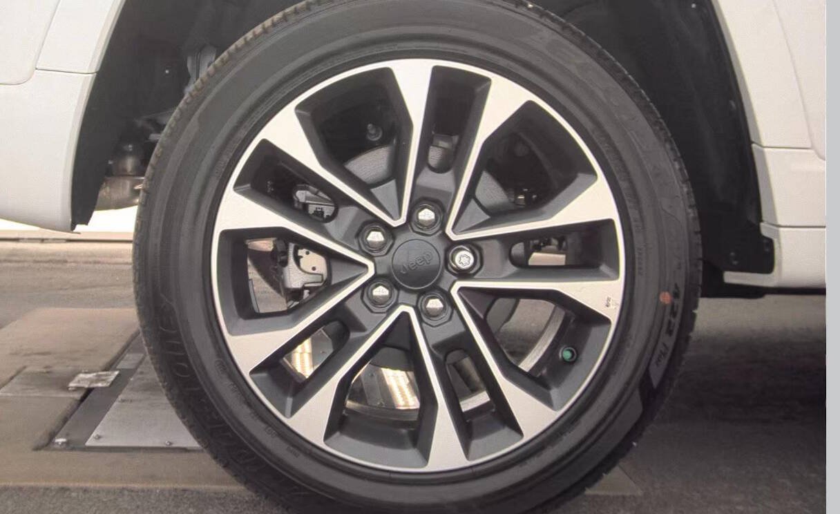 Used 2024 Jeep Grand Cherokee Overland AWD/4WD image 10