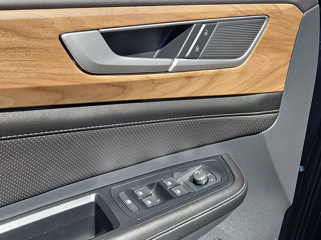 Used 2025 Volkswagen Atlas SE image 11