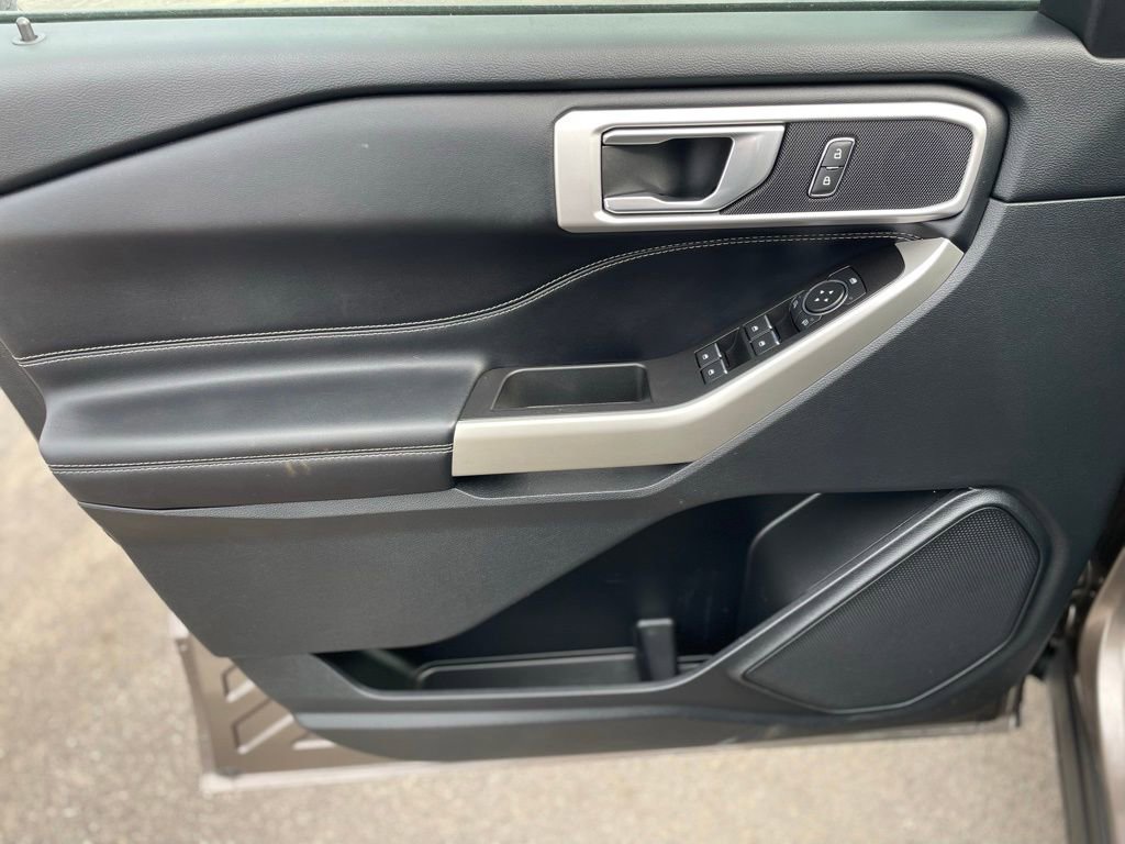 Used 2021 Ford Explorer XLT w/ Equipment Group 202A image 13