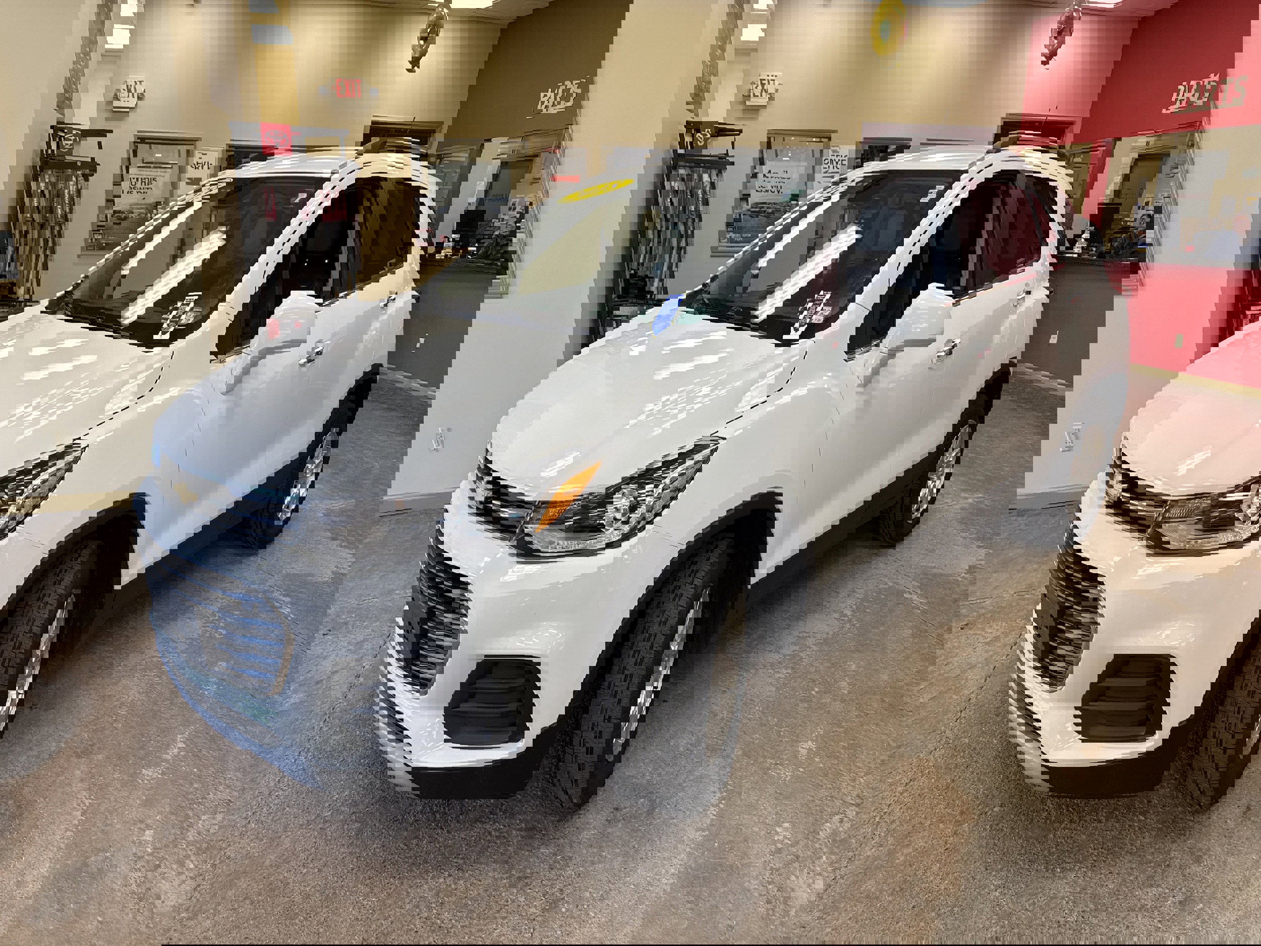 Used 2018 Chevrolet Trax LT w/ LT Convenience Package AWD/4WD image 3