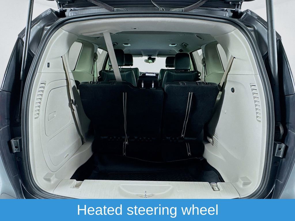 Used 2023 Chrysler Pacifica Touring-L image 31
