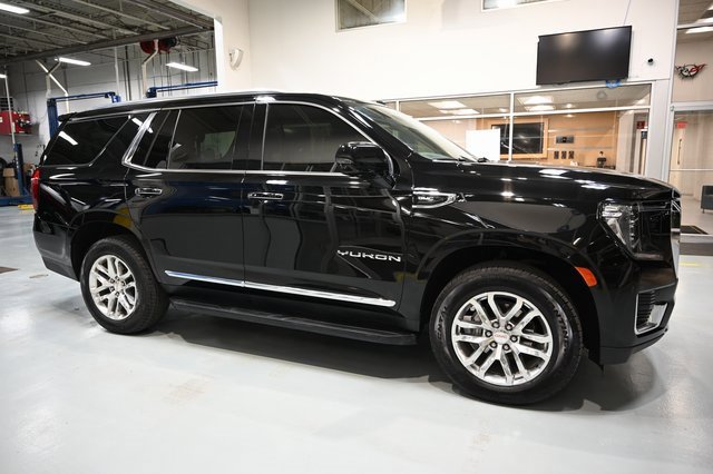 Used 2022 GMC Yukon SLT w/ SLT Premium Package image 4
