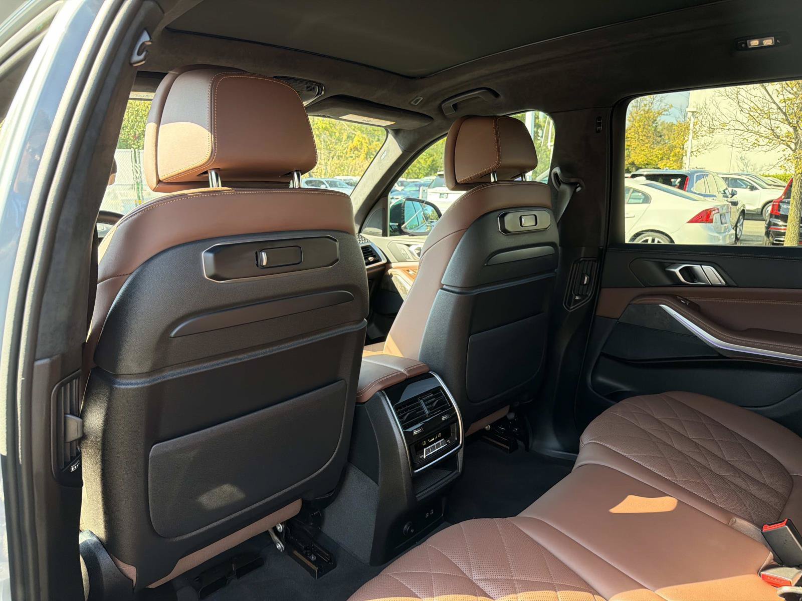 Certified 2024 BMW X7 xDrive40i w/ M Sport Package AWD/4WD image 24