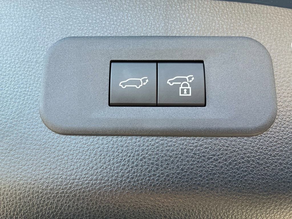 Used 2025 Toyota Crown Signia w/ Advanced Technology Package image 14