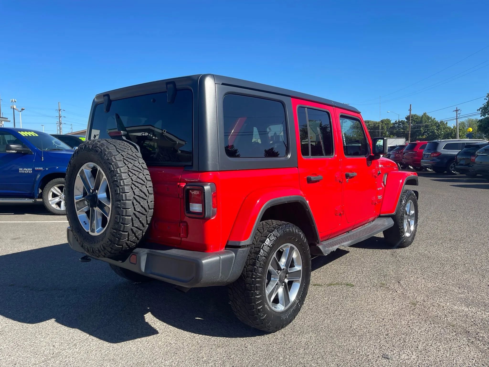 Used 2019 Jeep Wrangler Unlimited Sahara AWD/4WD image 3