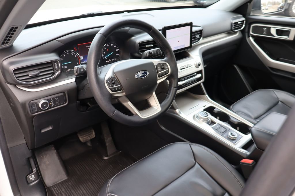 Used 2021 Ford Explorer XLT w/ Equipment Group 202A image 5