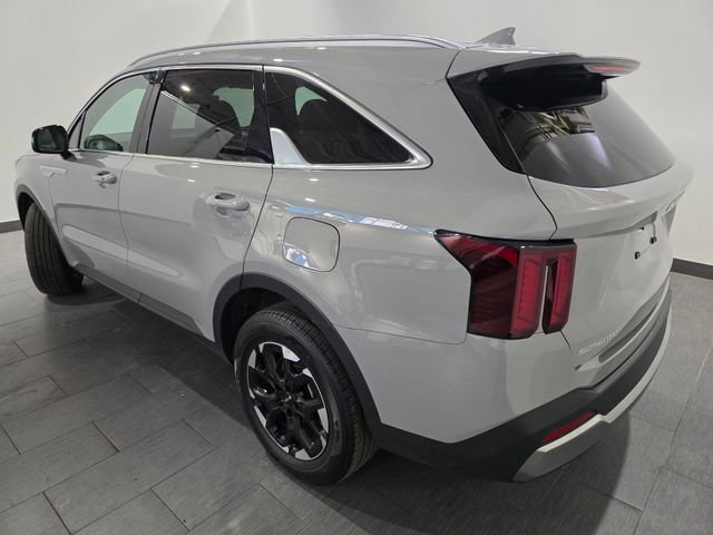 Used 2025 Kia Sorento S image 3