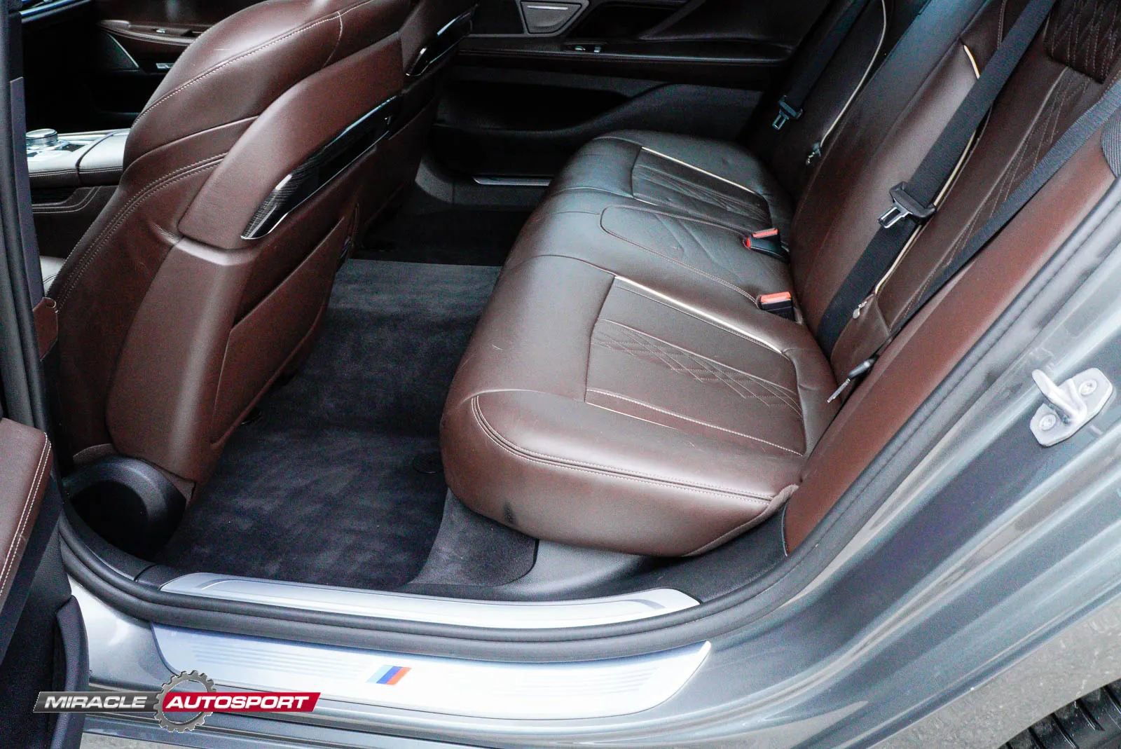 Used 2016 BMW 750i RWD image 24