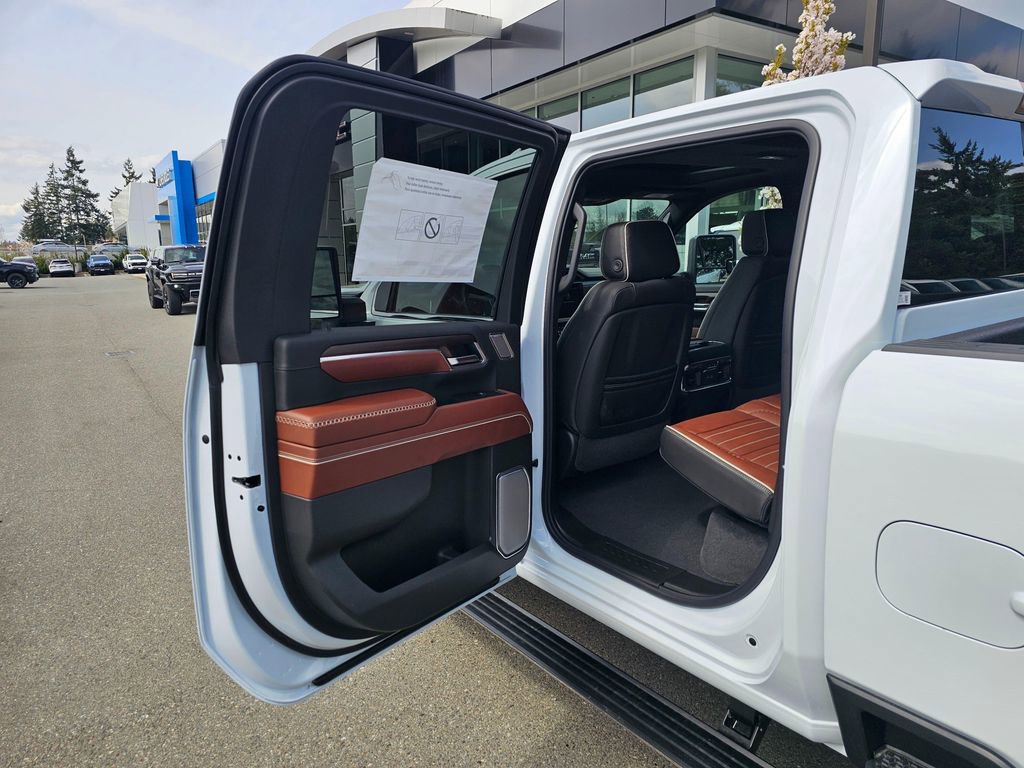 New 2026 GMC Sierra 3500 Denali Ultimate w/ LPO, Black Badging Package AWD/4WD image 17