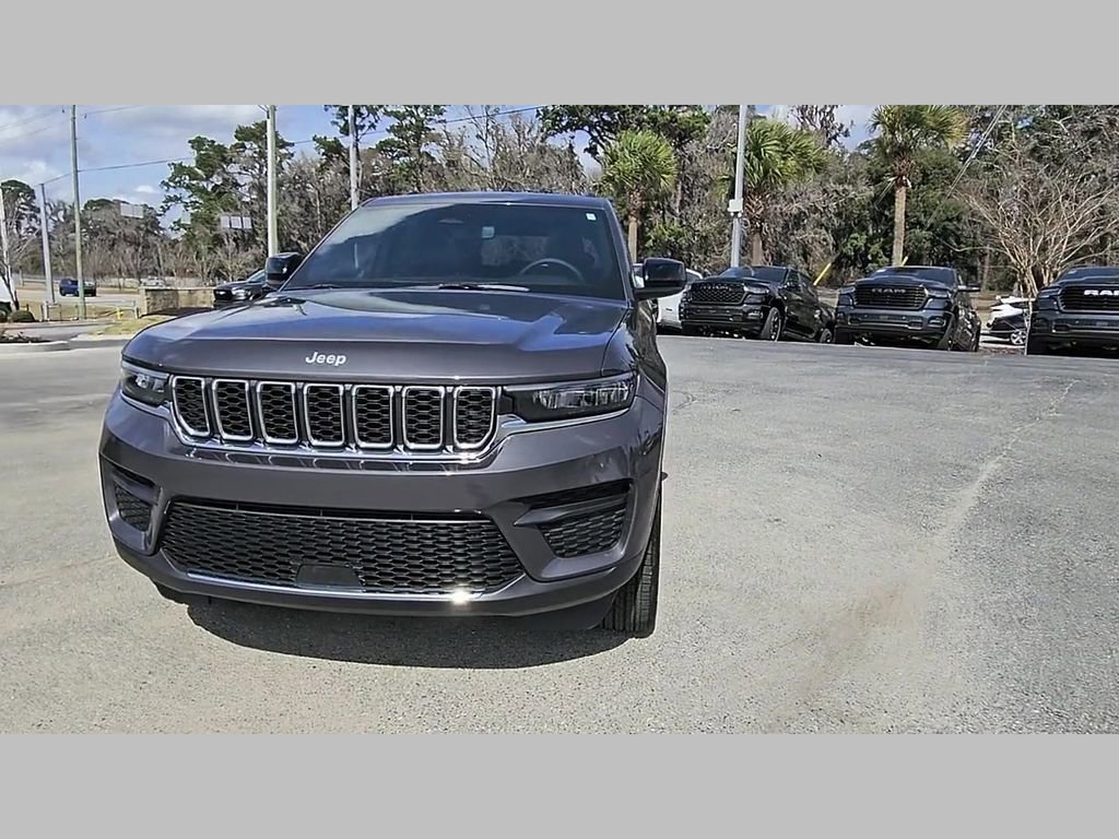 Used 2025 Jeep Grand Cherokee Laredo X w/ Luxury Tech Group I image 38