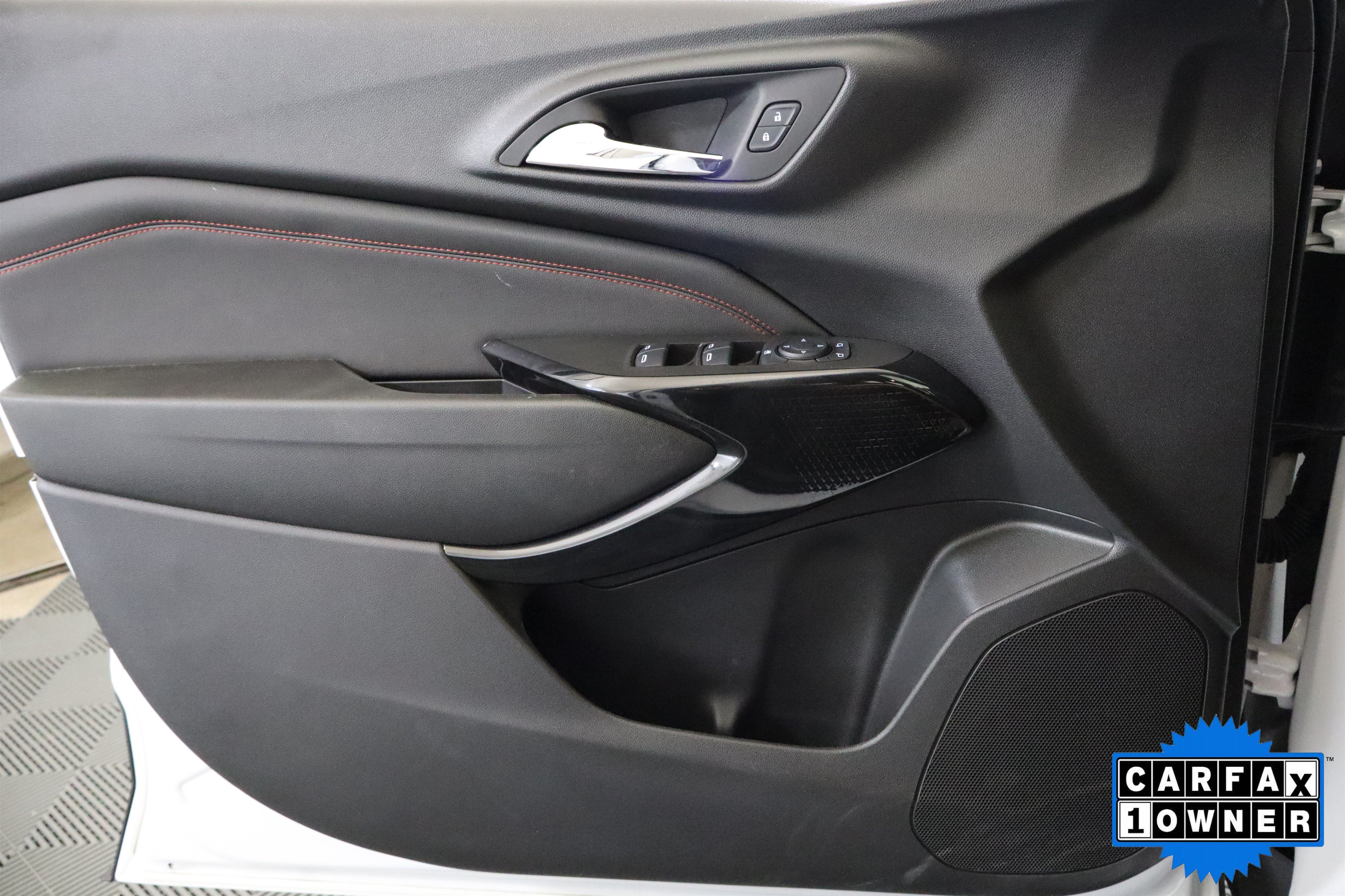Used 2025 Chevrolet Trax RS w/ Driver Confidence Package FWD image 34