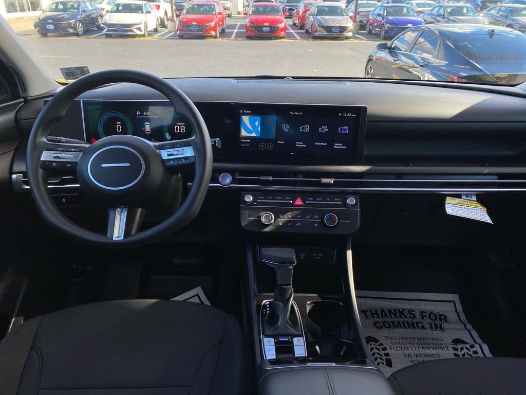 Certified 2025 Hyundai Tucson SE image 9