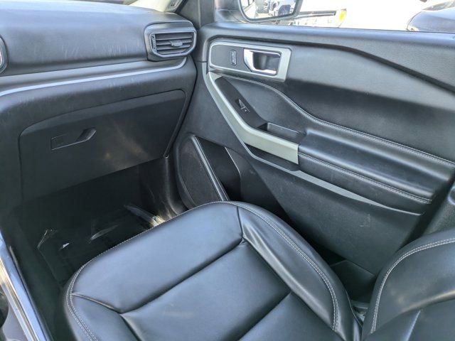 Used 2021 Ford Explorer XLT w/ Equipment Group 202A image 13