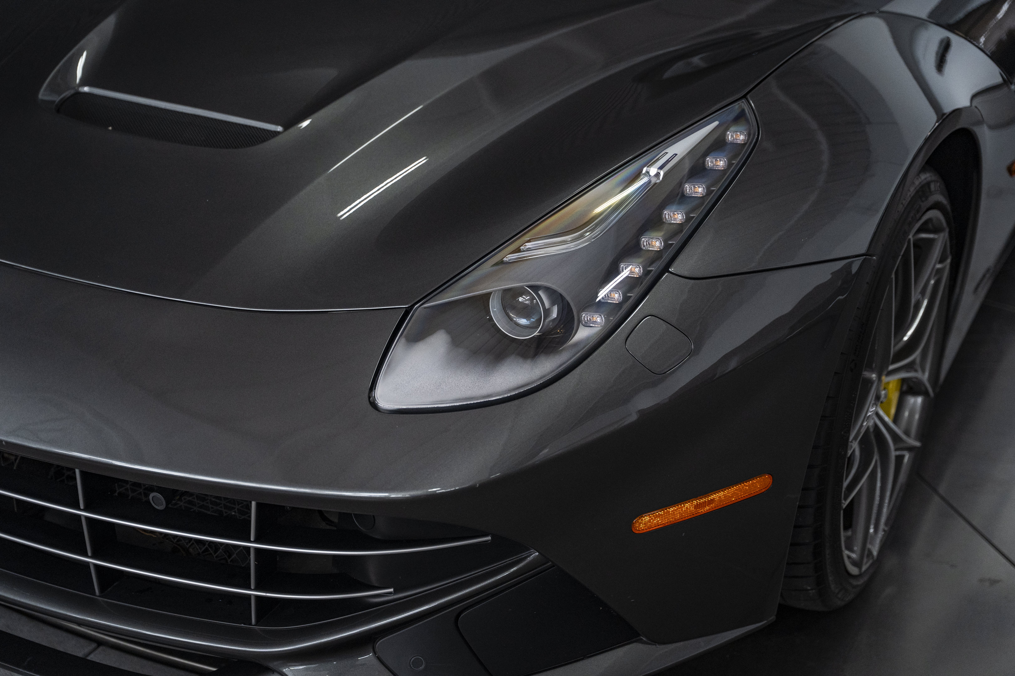 Used 2014 Ferrari F12 Berlinetta RWD image 11