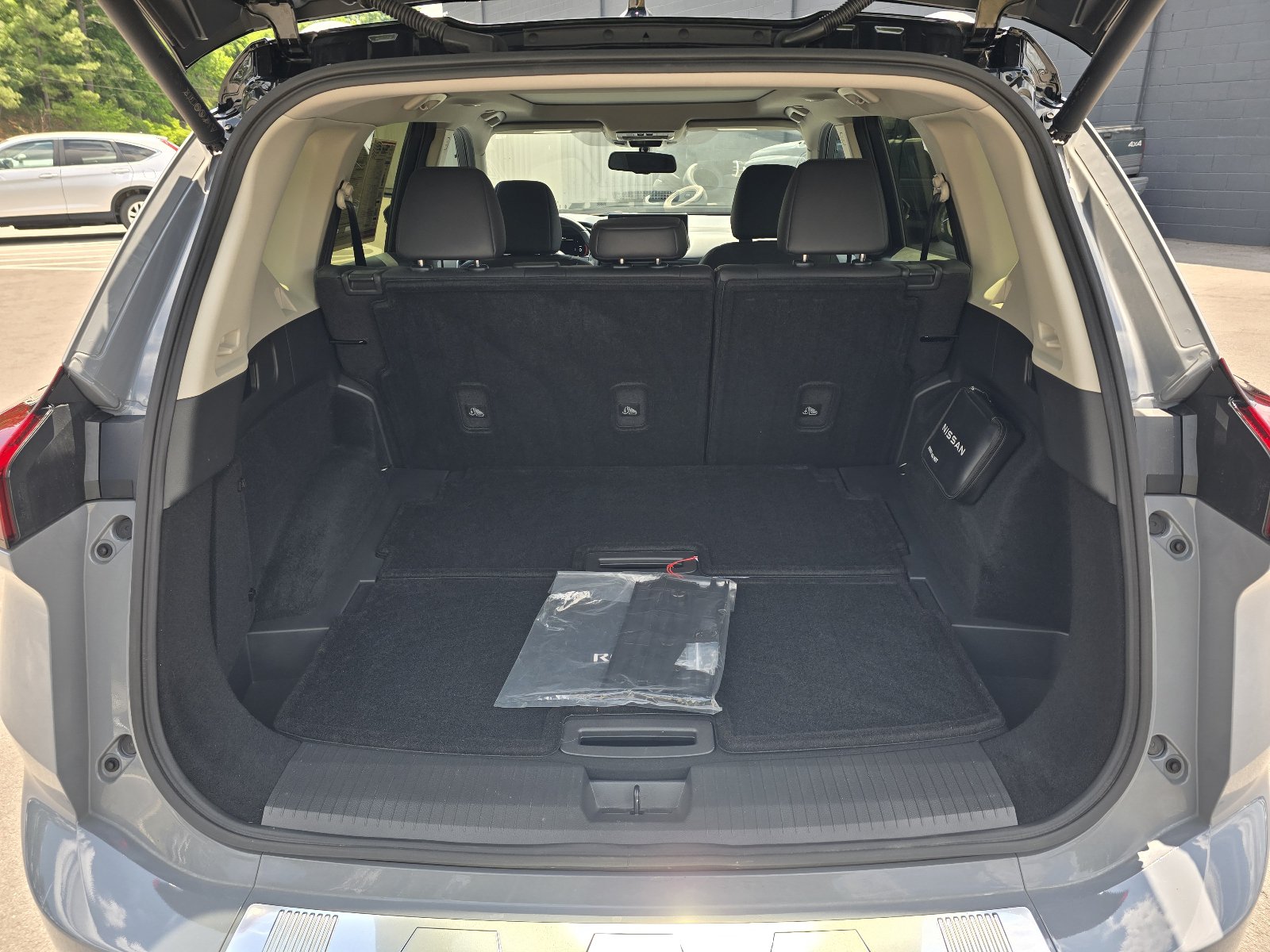 Used 2024 Nissan Rogue Platinum AWD/4WD image 26