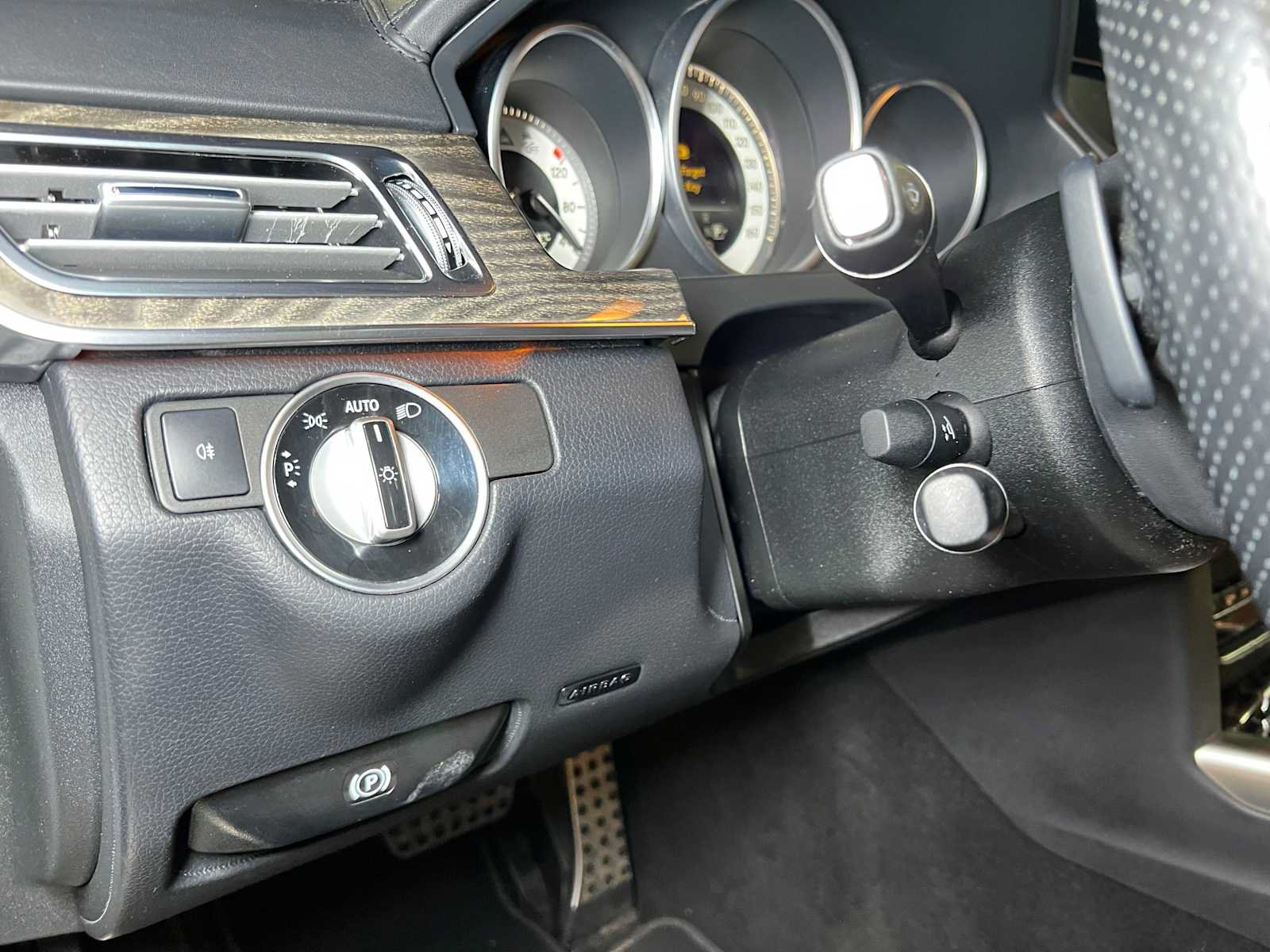Used 2015 Mercedes-Benz E 400 4MATIC Sedan image 28