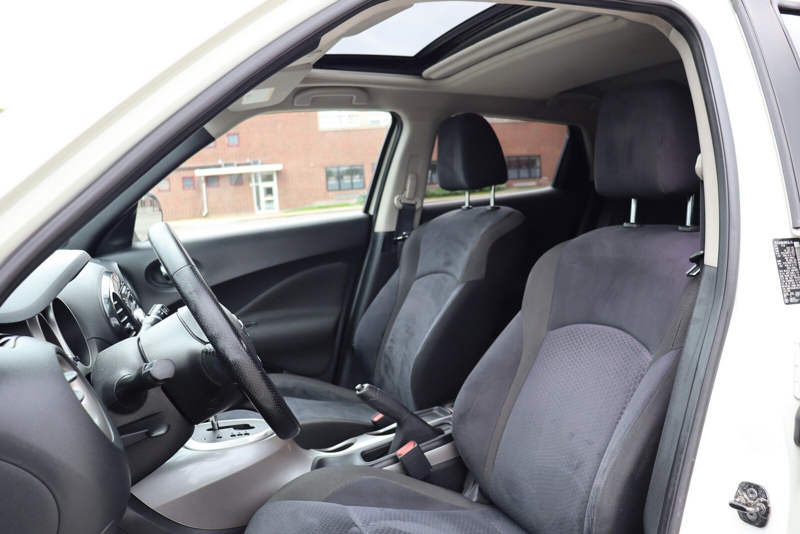 Used 2011 Nissan Juke SV AWD/4WD image 12
