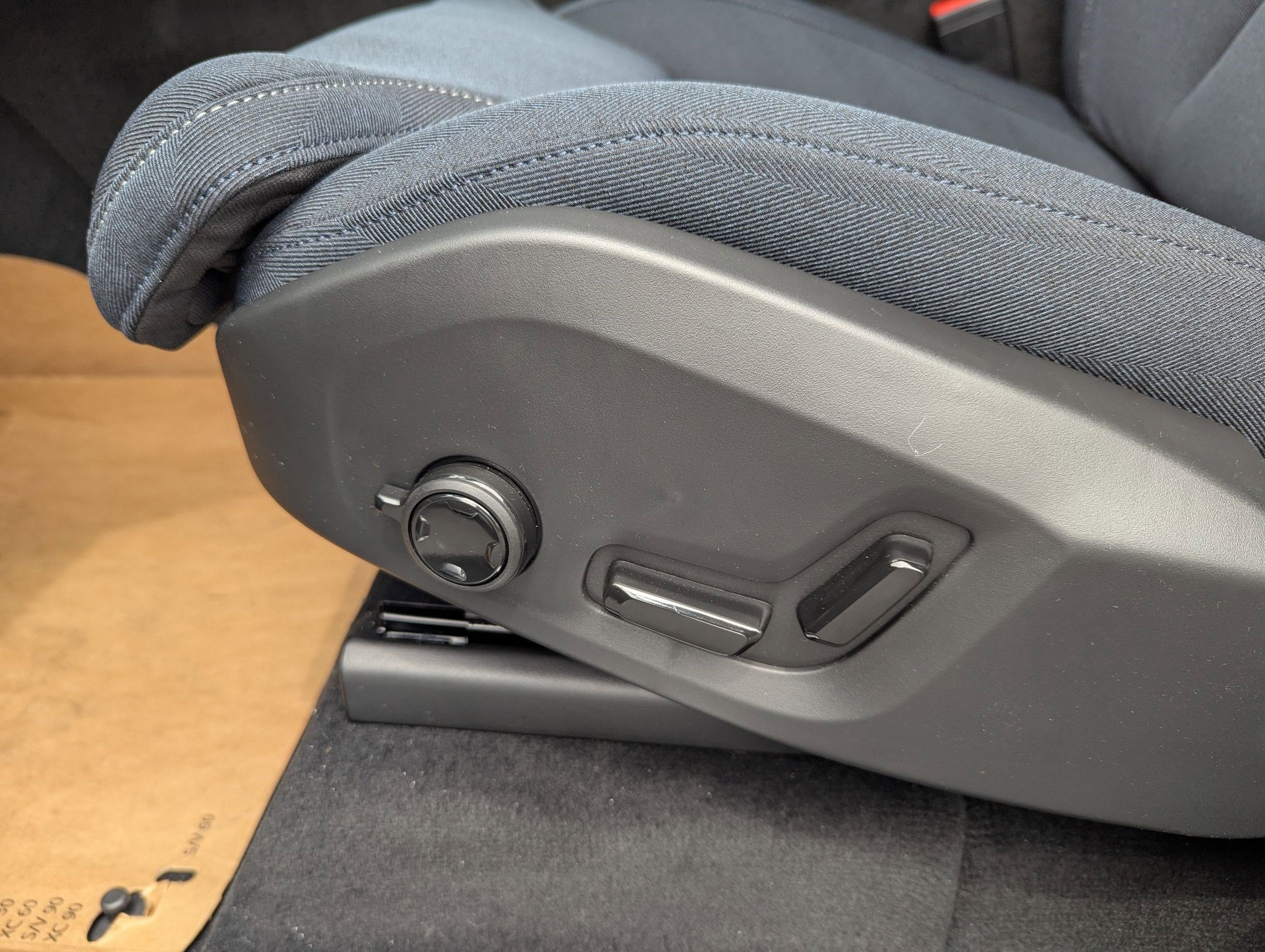 New 2025 Volvo XC90 B6 Ultra w/ Protection Package Premier image 9