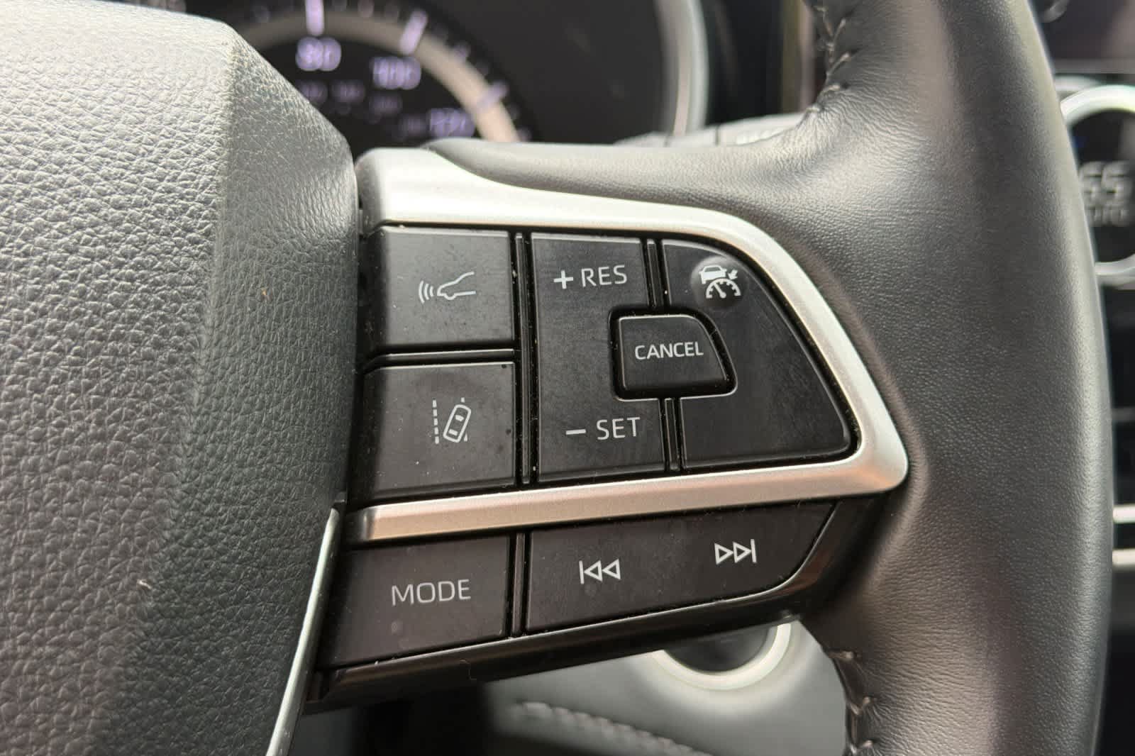 Used 2024 Toyota Highlander XLE AWD/4WD image 27