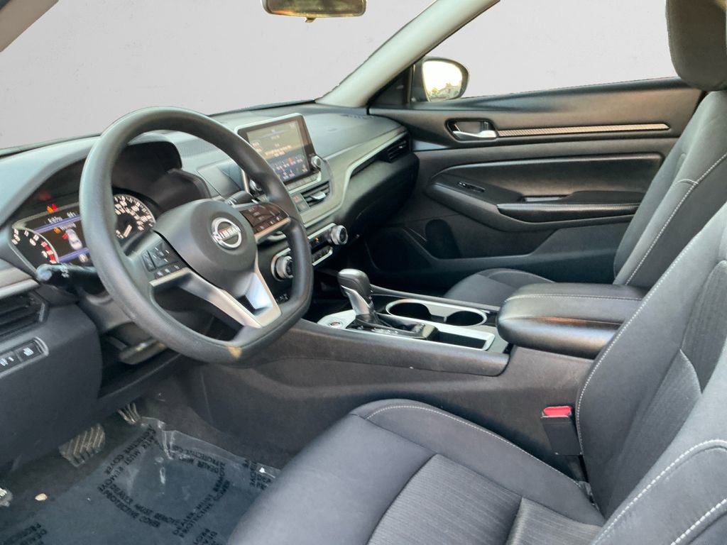 Used 2024 Nissan Altima 2.5 SV image 9